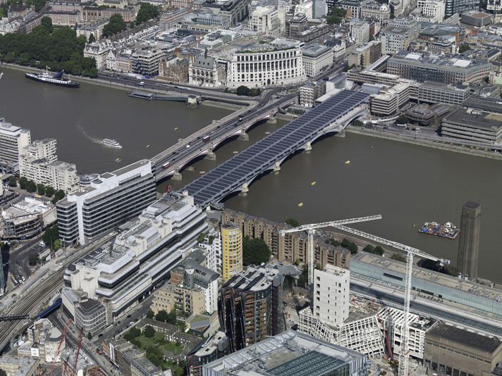 Londres inaugura el mayor puente solar del mundo con paneles Panasonic